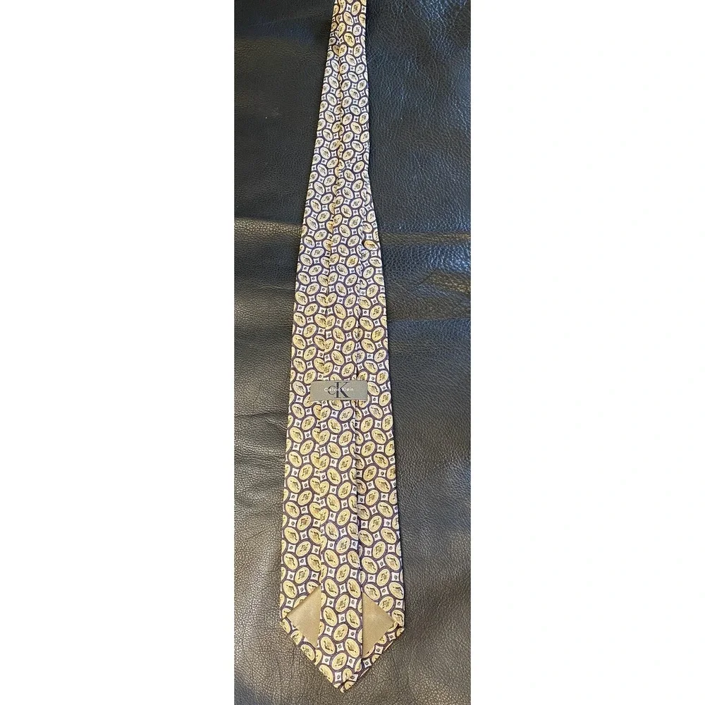Calvin Klein,100% Silk,Men's Neck Tie,USA Made Multicolor Oval Geometric